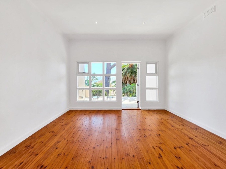 2 Bedroom Property for Sale in Vredehoek Western Cape